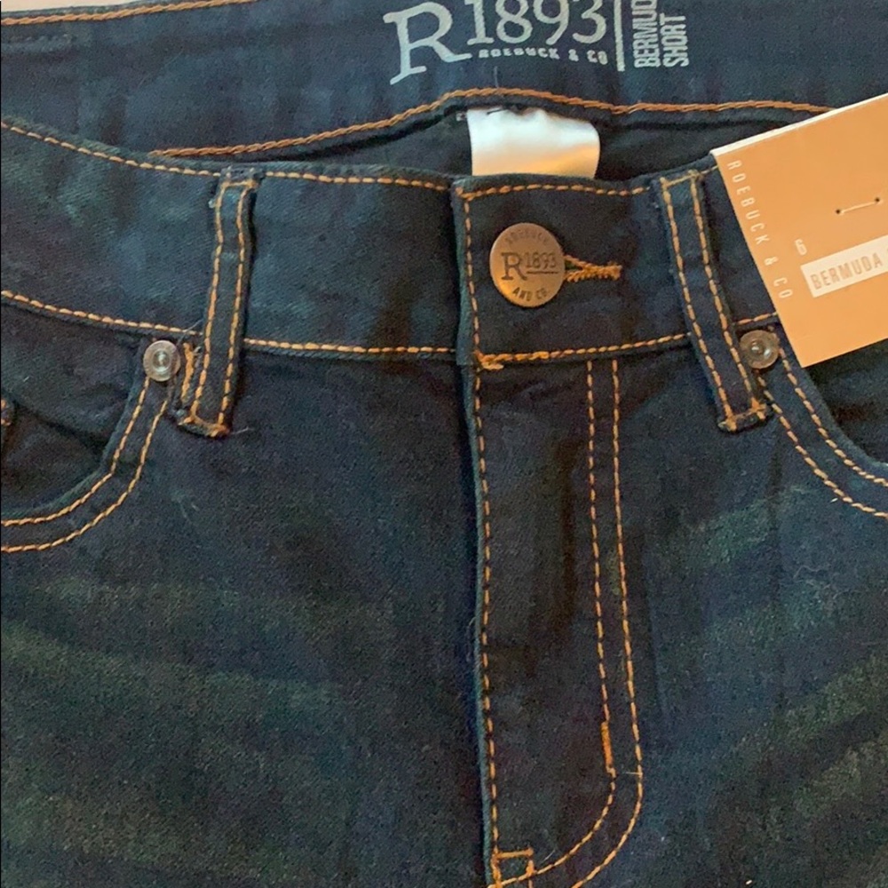Bermuda Shorts - Picture 2 of 8